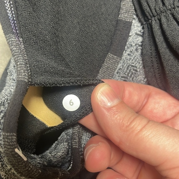 Lululemon Athletica No Limits Tank Black Rose Herringbone Built in Bra Size 6 - Picture 7 of 8